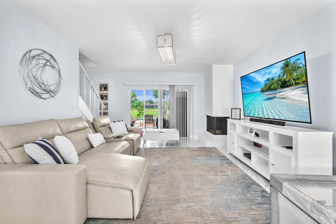 3119 N Palm Aire Living Room (2)