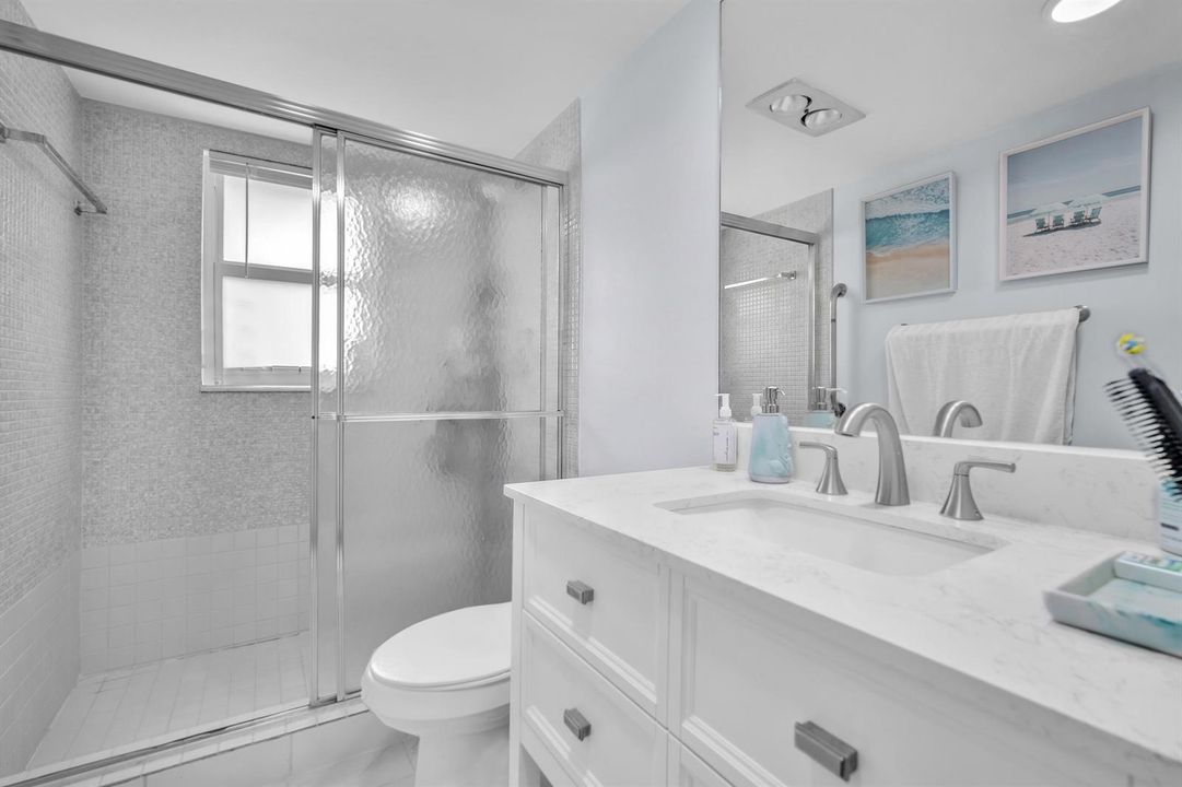 3119 N Palm Aire Owner Suite Bathroom