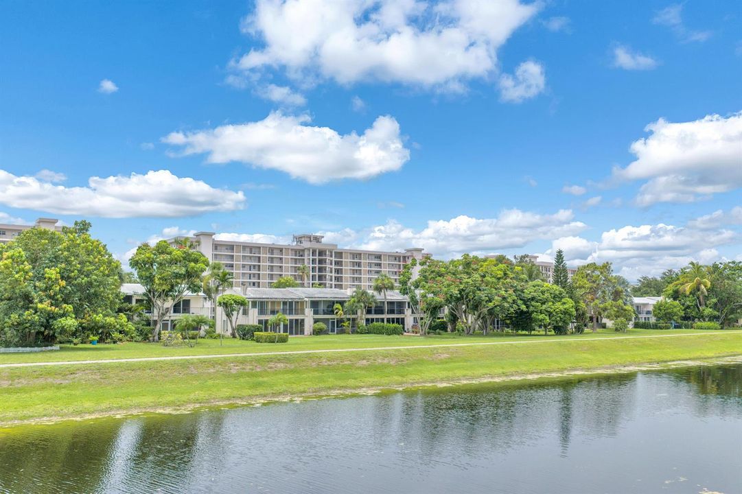 3119 N Palm Aire (2)