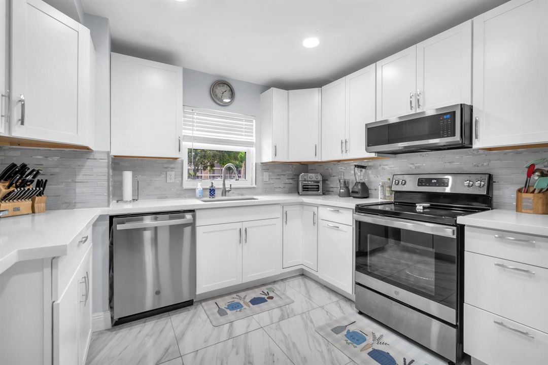 3119 N Palm Aire Kitchen (4)