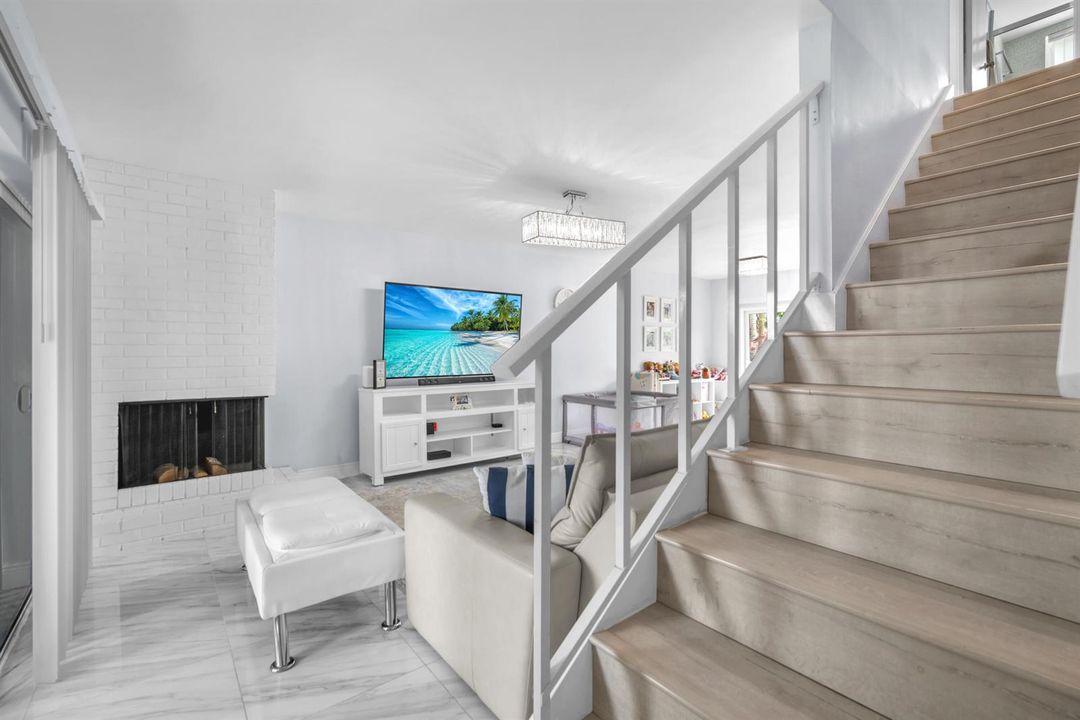 3119 N Palm Aire Living Room (4)