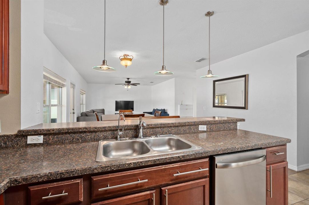 9-web-or-mls-4156 Key Colony Pl-12