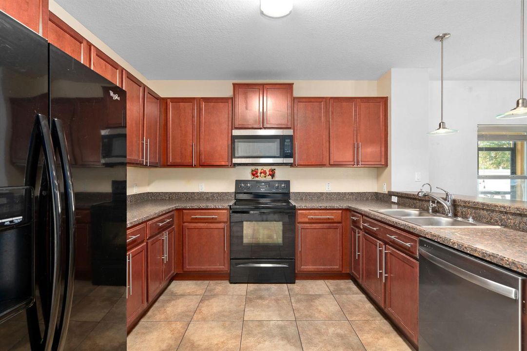 10-web-or-mls-4156 Key Colony Pl-11