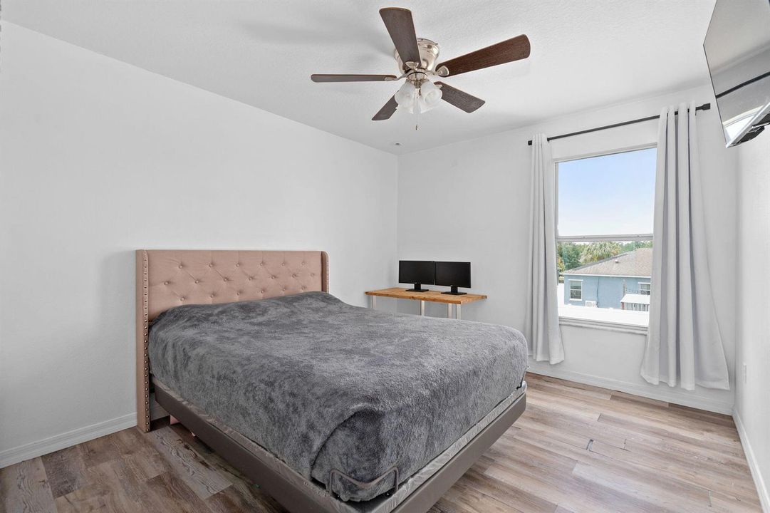 25-web-or-mls-4156 Key Colony Pl-25