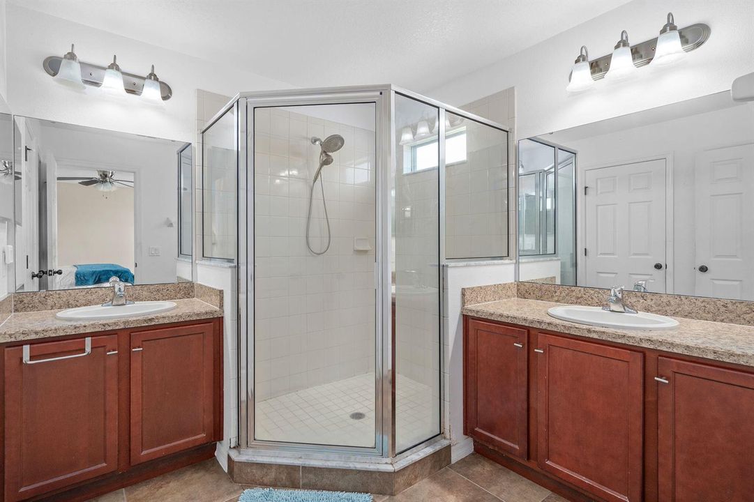 21-web-or-mls-4156 Key Colony Pl-22