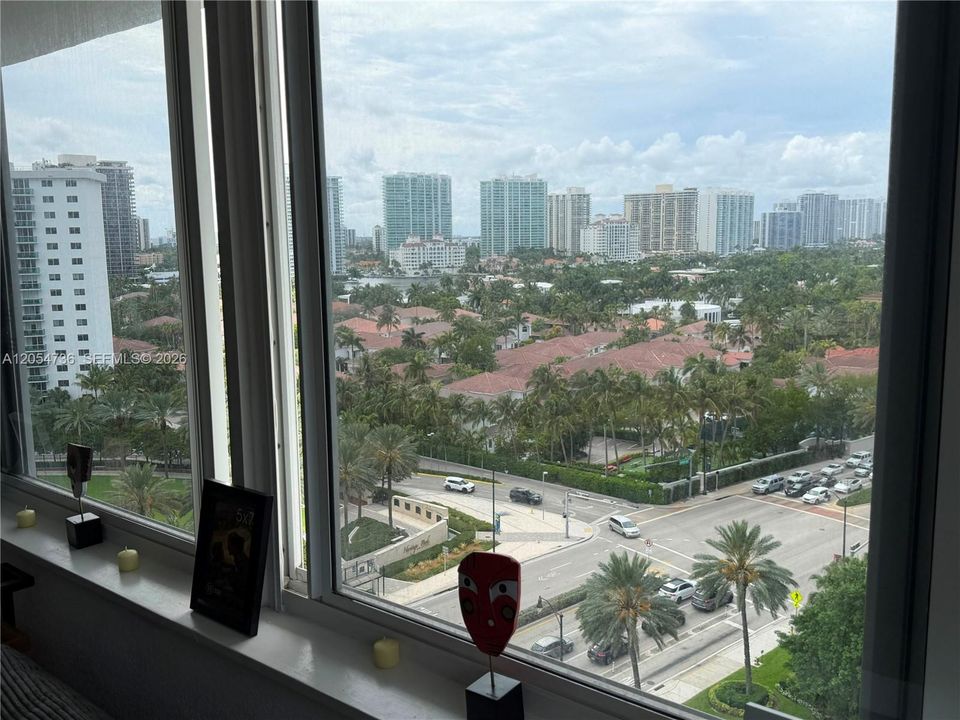 For Rent: $3,300 (0 beds, 1 baths, 370 Square Feet)
