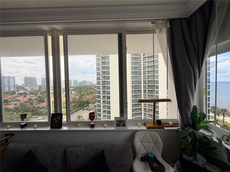 For Rent: $3,300 (0 beds, 1 baths, 370 Square Feet)
