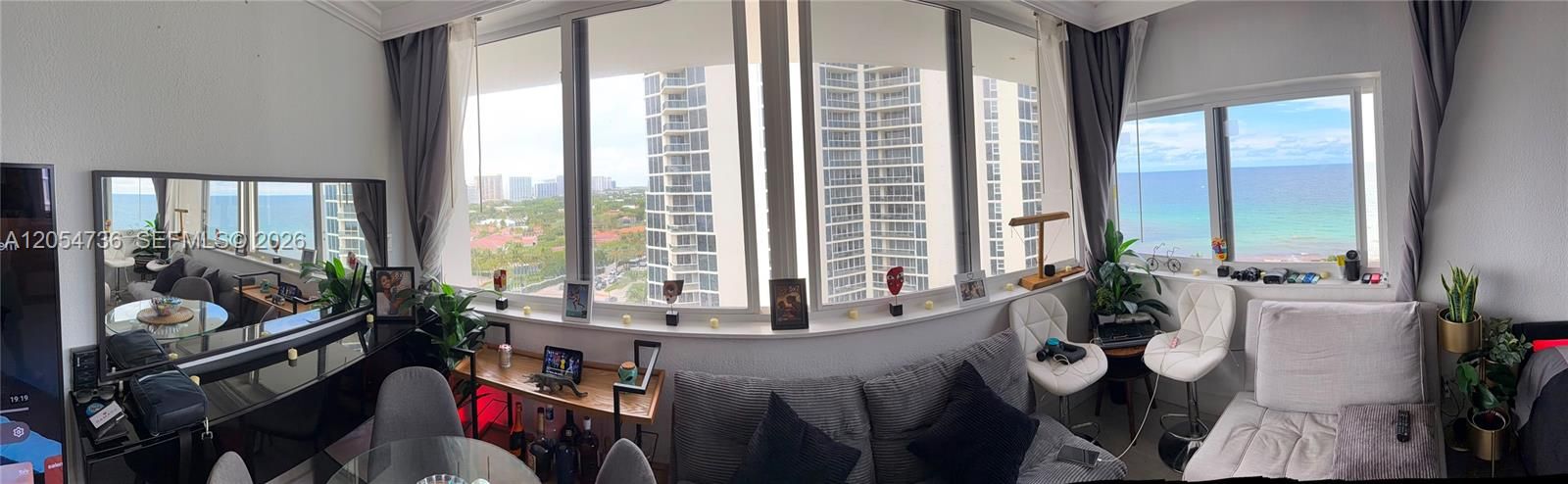 For Rent: $3,300 (0 beds, 1 baths, 370 Square Feet)