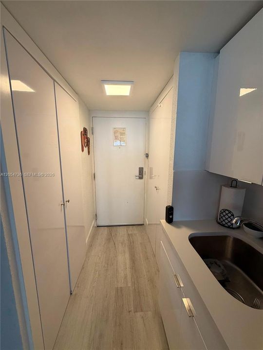 For Rent: $3,300 (0 beds, 1 baths, 370 Square Feet)