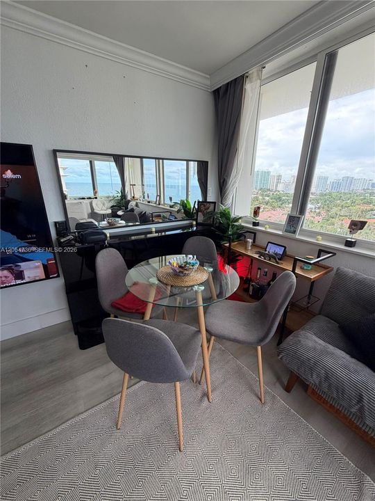 For Rent: $3,300 (0 beds, 1 baths, 370 Square Feet)