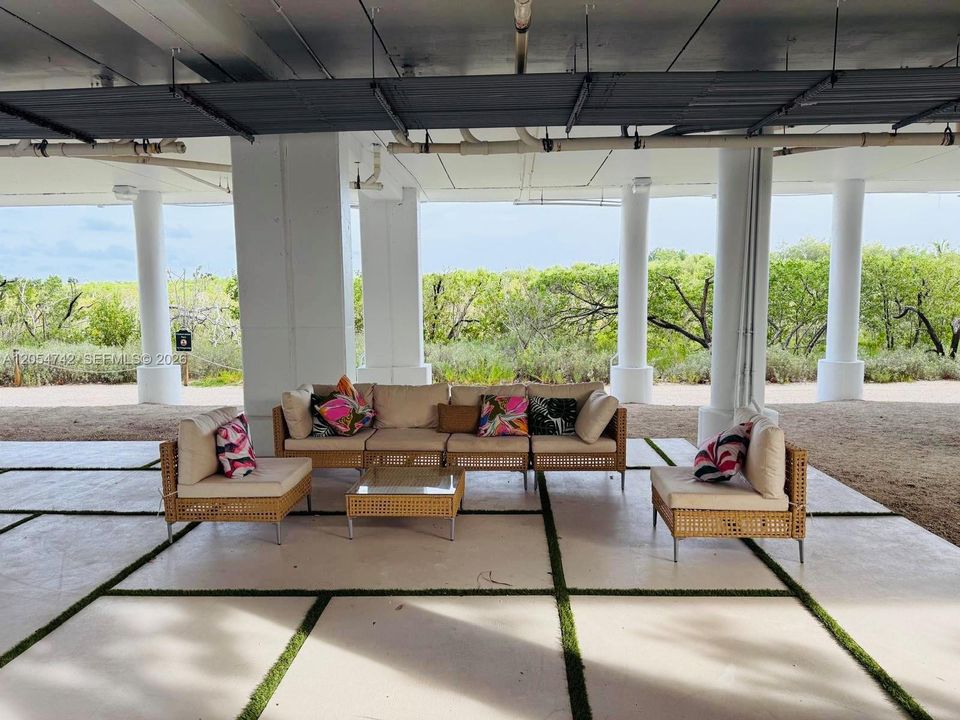 En Venta: $561,500 (2 camas, 2 baños, 826 Pies cuadrados)