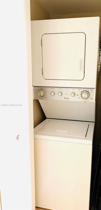 En Venta: $561,500 (2 camas, 2 baños, 826 Pies cuadrados)
