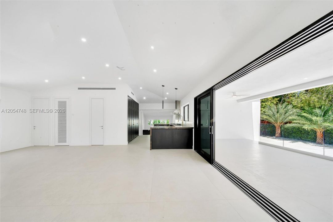 В аренду: $13,950 (4 спален, 3 ванн, 2251 Квадратных фут)
