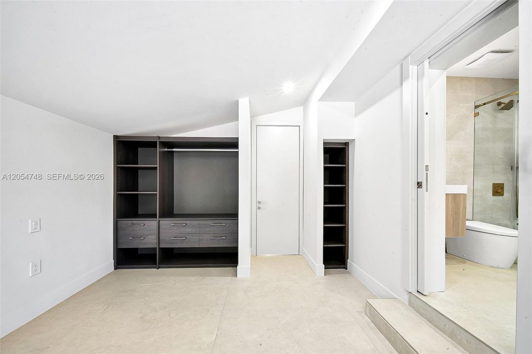 В аренду: $13,950 (4 спален, 3 ванн, 2251 Квадратных фут)