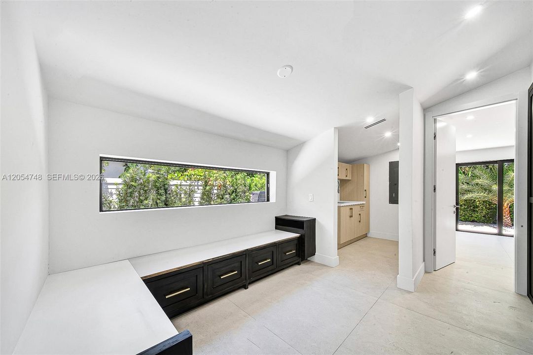 В аренду: $13,950 (4 спален, 3 ванн, 2251 Квадратных фут)
