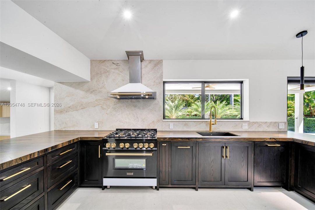 В аренду: $13,950 (4 спален, 3 ванн, 2251 Квадратных фут)