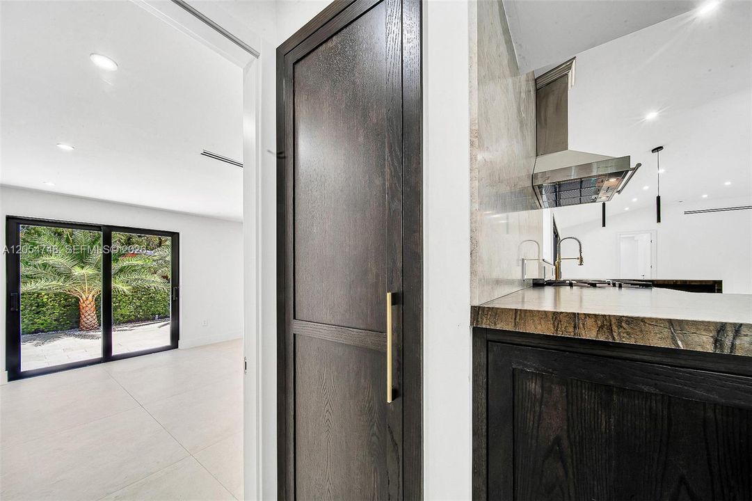 В аренду: $13,950 (4 спален, 3 ванн, 2251 Квадратных фут)