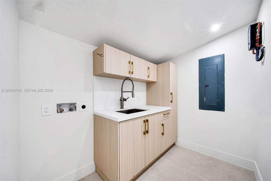 В аренду: $13,950 (4 спален, 3 ванн, 2251 Квадратных фут)