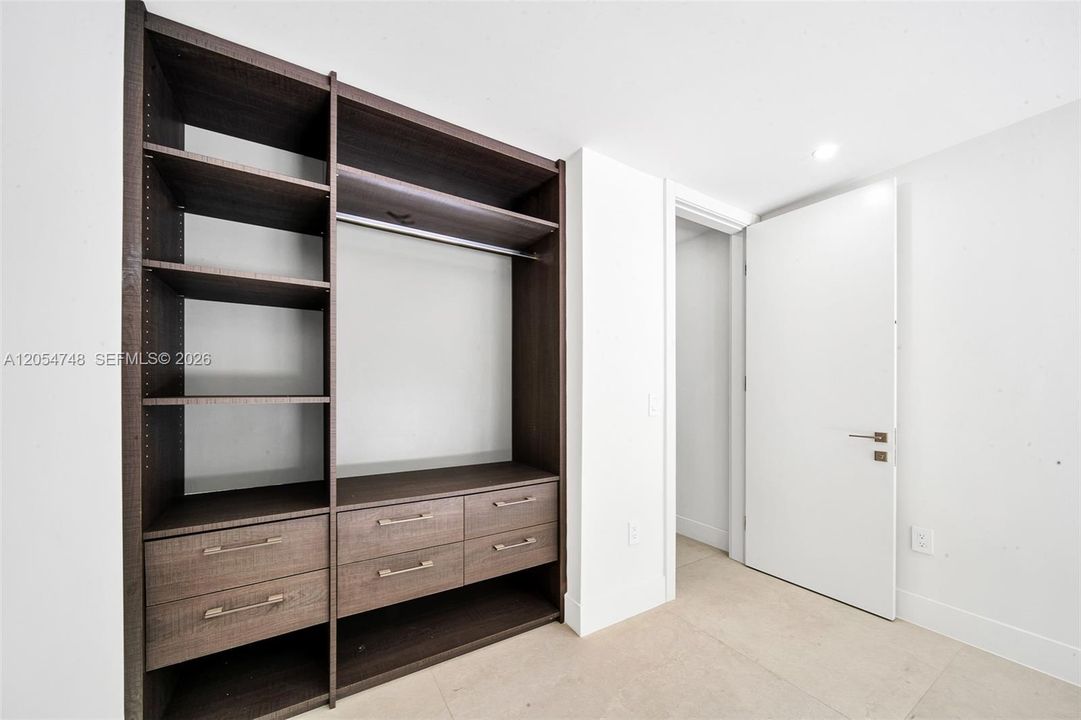 В аренду: $13,950 (4 спален, 3 ванн, 2251 Квадратных фут)