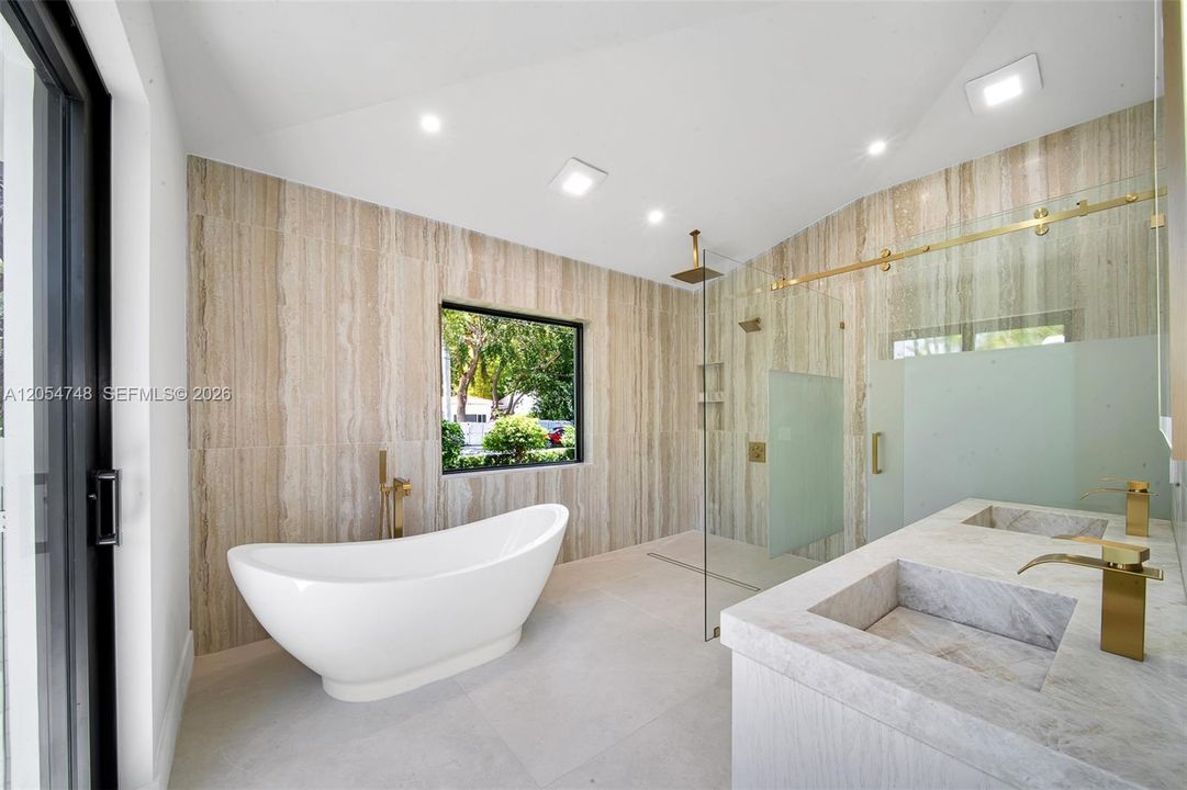 В аренду: $13,950 (4 спален, 3 ванн, 2251 Квадратных фут)