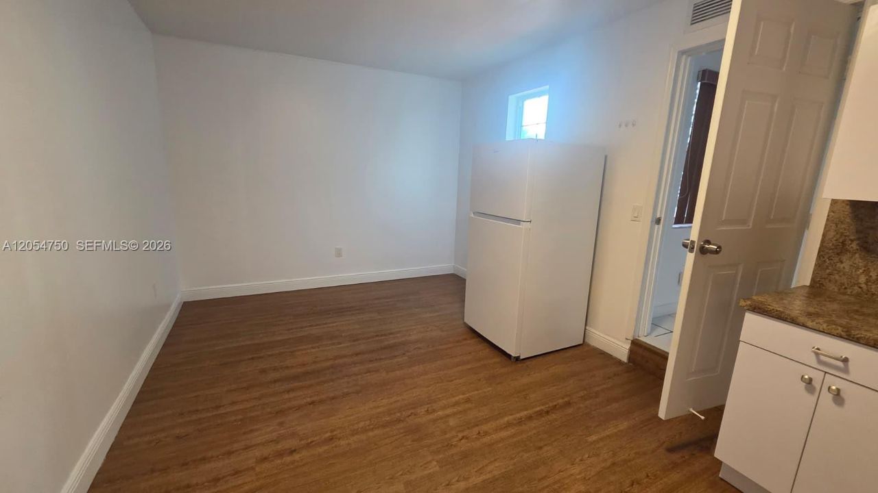 For Rent: $3,600 (5 beds, 3 baths, 1685 Square Feet)