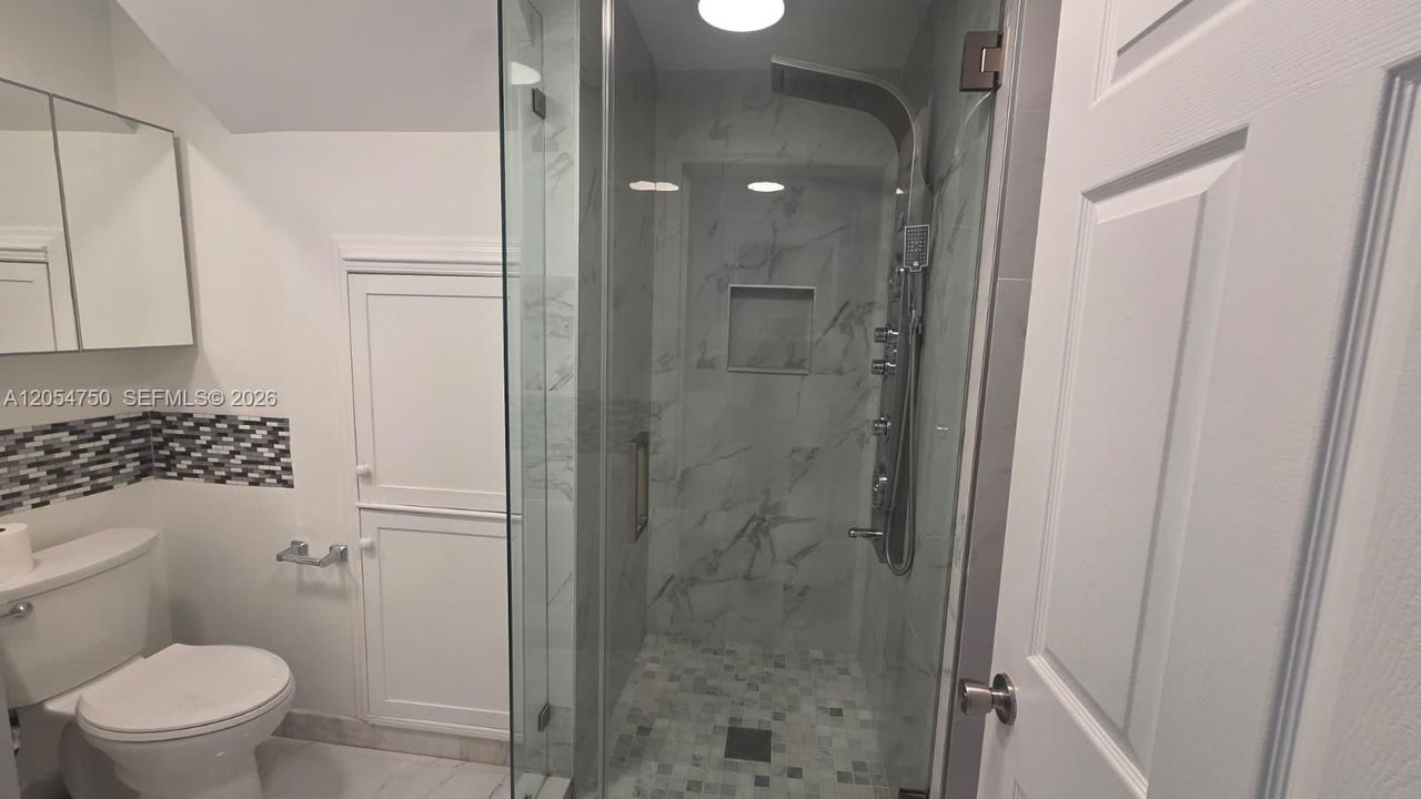 For Rent: $3,600 (5 beds, 3 baths, 1685 Square Feet)