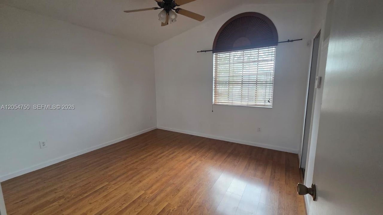 For Rent: $3,600 (5 beds, 3 baths, 1685 Square Feet)