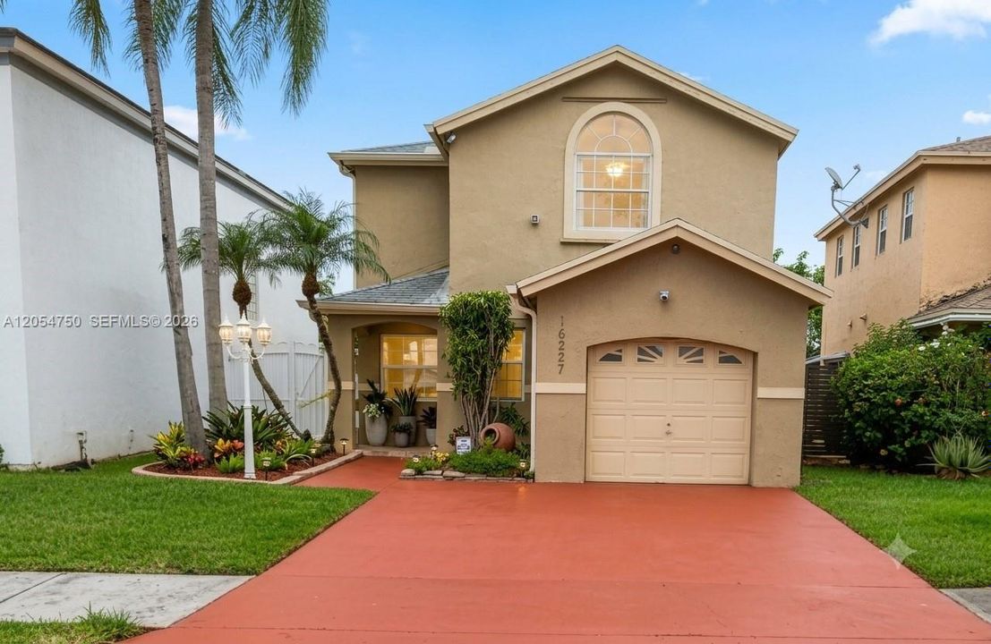 For Rent: $3,600 (5 beds, 3 baths, 1685 Square Feet)