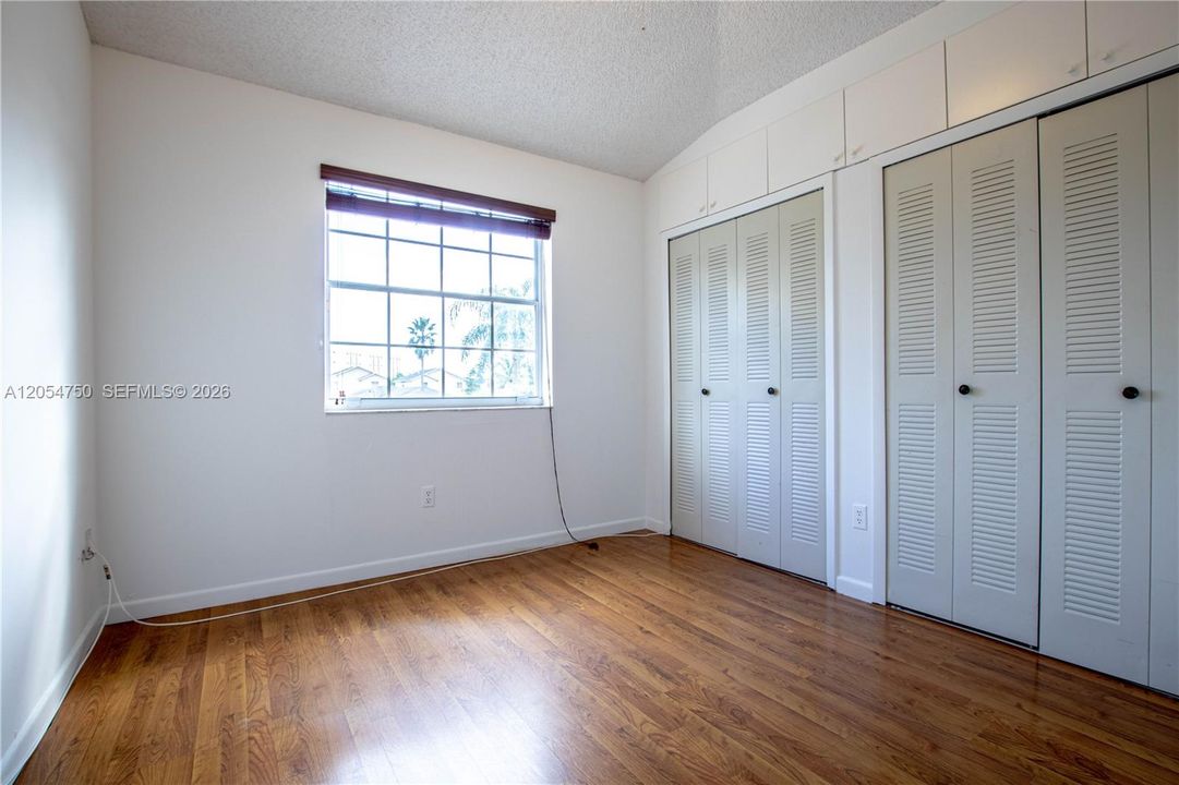 For Rent: $3,600 (5 beds, 3 baths, 1685 Square Feet)