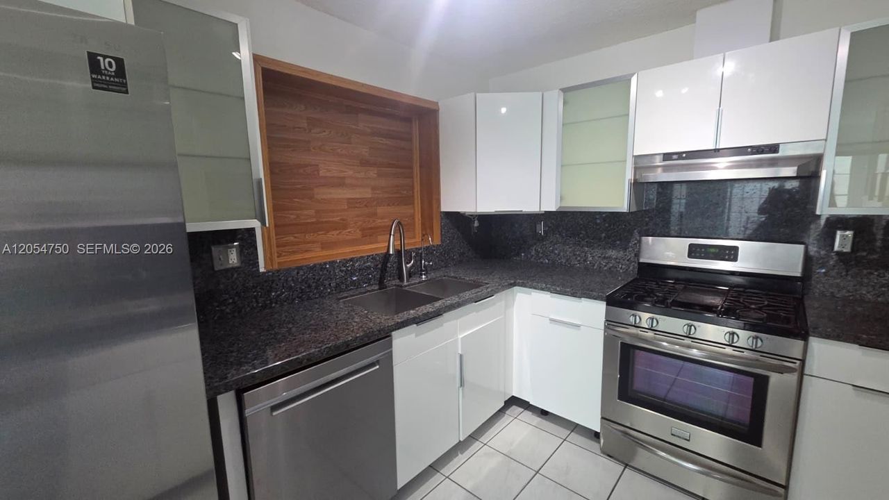 For Rent: $3,600 (5 beds, 3 baths, 1685 Square Feet)