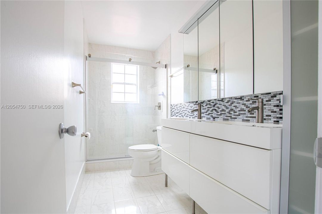 For Rent: $3,600 (5 beds, 3 baths, 1685 Square Feet)