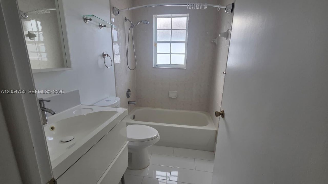 For Rent: $3,600 (5 beds, 3 baths, 1685 Square Feet)