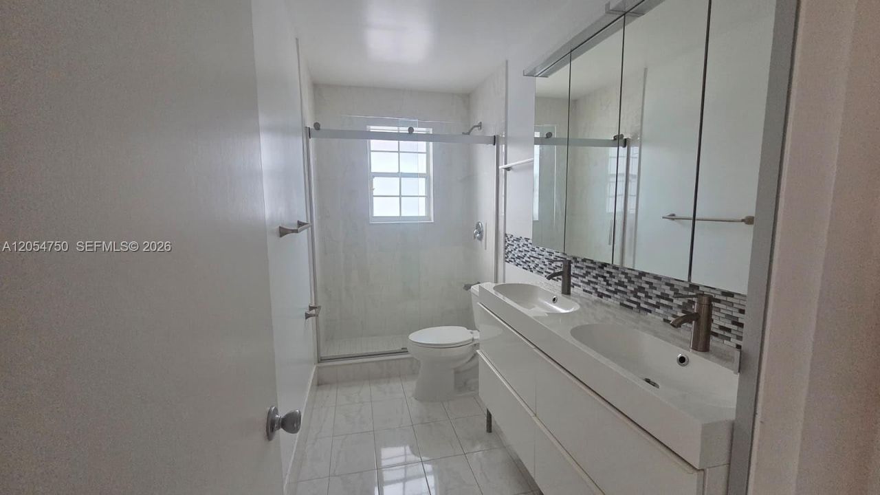 For Rent: $3,600 (5 beds, 3 baths, 1685 Square Feet)