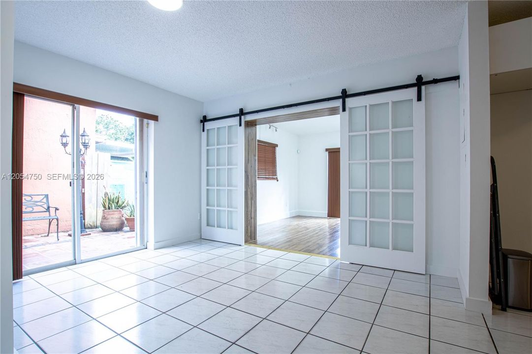 For Rent: $3,600 (5 beds, 3 baths, 1685 Square Feet)