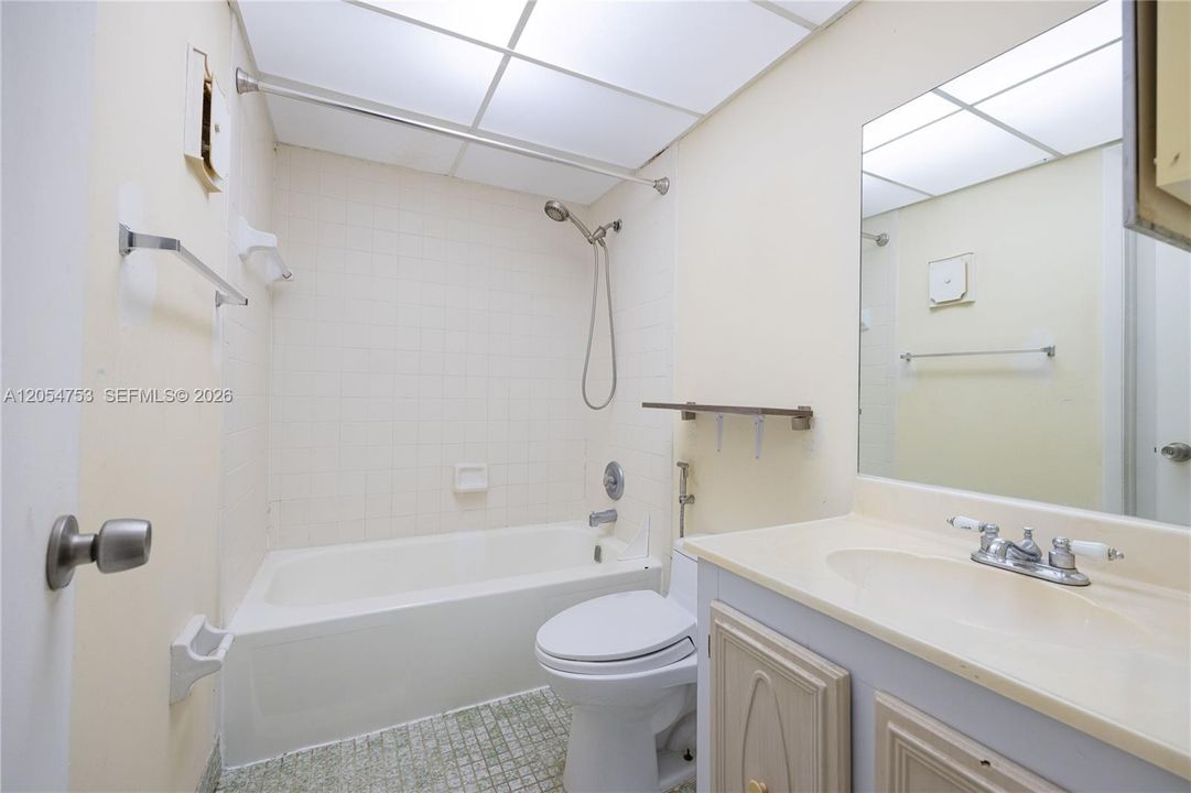 На продажу: $295,000 (2 спален, 2 ванн, 1415 Квадратных фут)