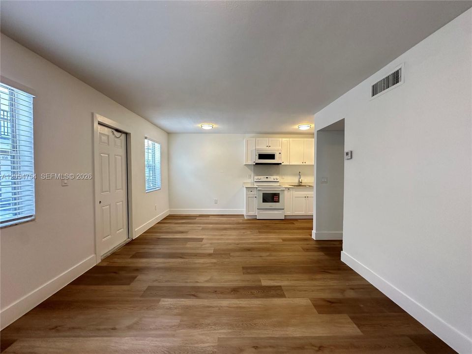 В аренду: $1,595 (1 спален, 1 ванн, 0 Квадратных фут)