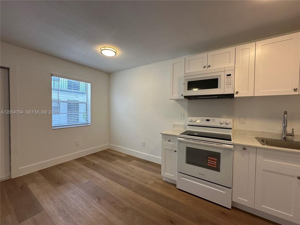 В аренду: $1,595 (1 спален, 1 ванн, 0 Квадратных фут)