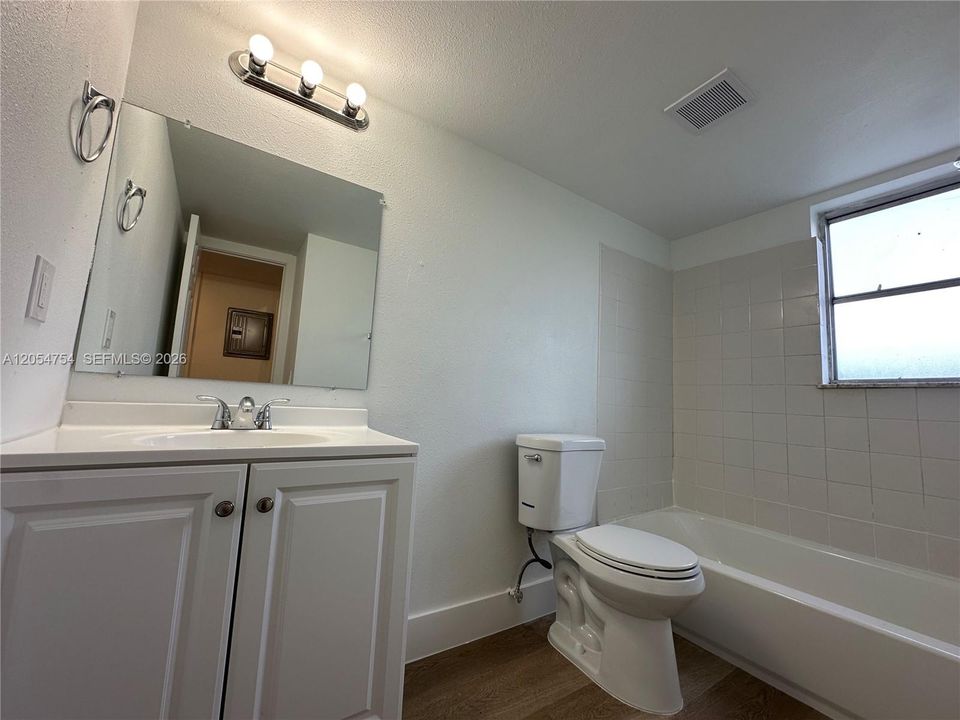 В аренду: $1,595 (1 спален, 1 ванн, 0 Квадратных фут)