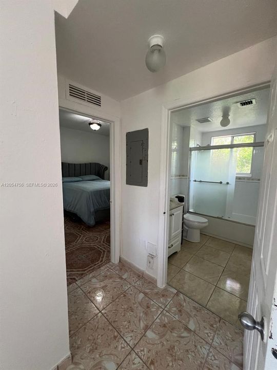 For Sale: $199,000 (2 beds, 2 baths, 940 Square Feet)