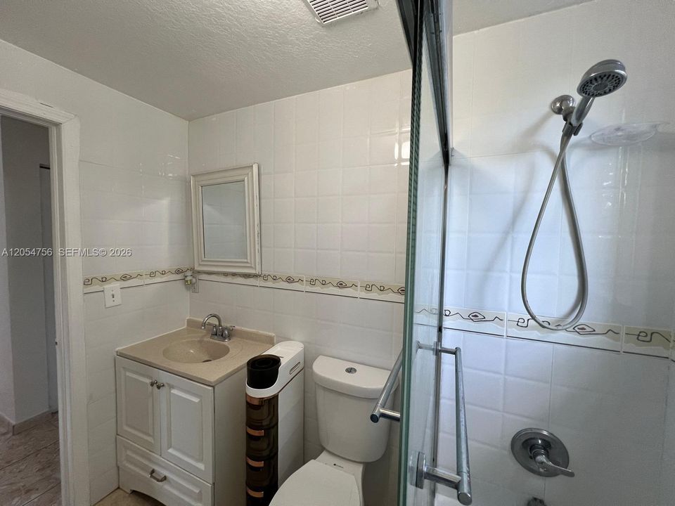 For Sale: $199,000 (2 beds, 2 baths, 940 Square Feet)