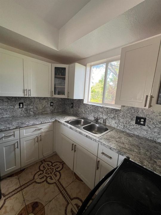 For Sale: $199,000 (2 beds, 2 baths, 940 Square Feet)