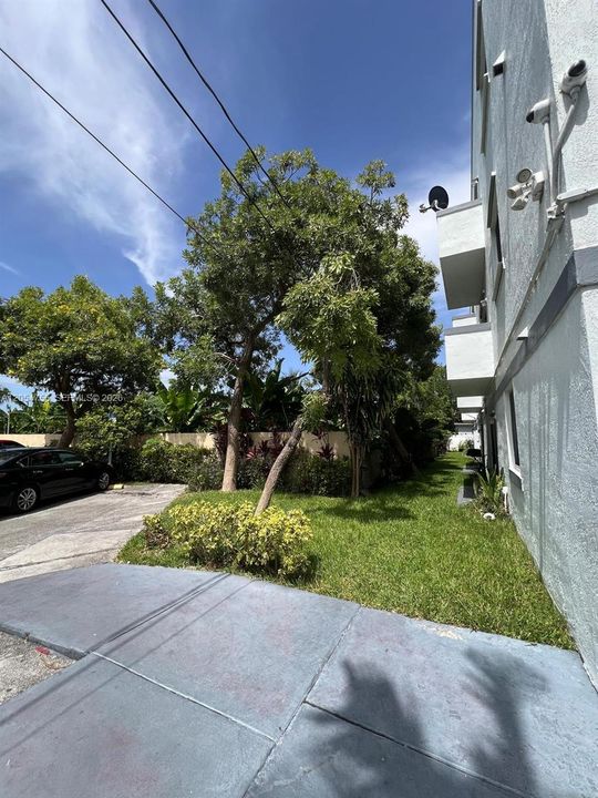 For Sale: $199,000 (2 beds, 2 baths, 940 Square Feet)