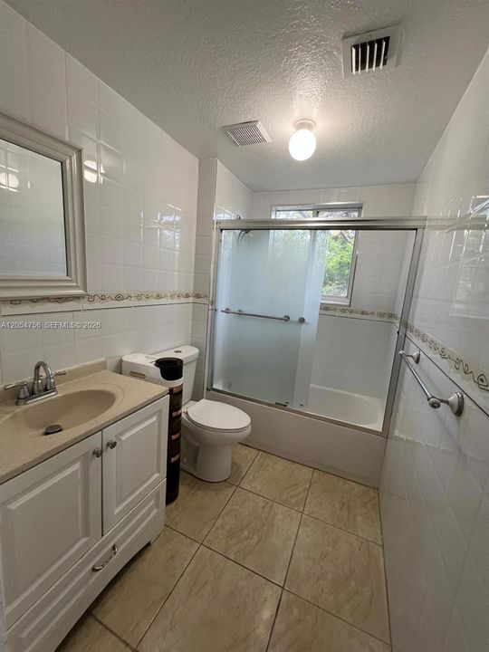 For Sale: $199,000 (2 beds, 2 baths, 940 Square Feet)