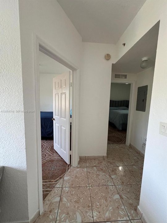 For Sale: $199,000 (2 beds, 2 baths, 940 Square Feet)