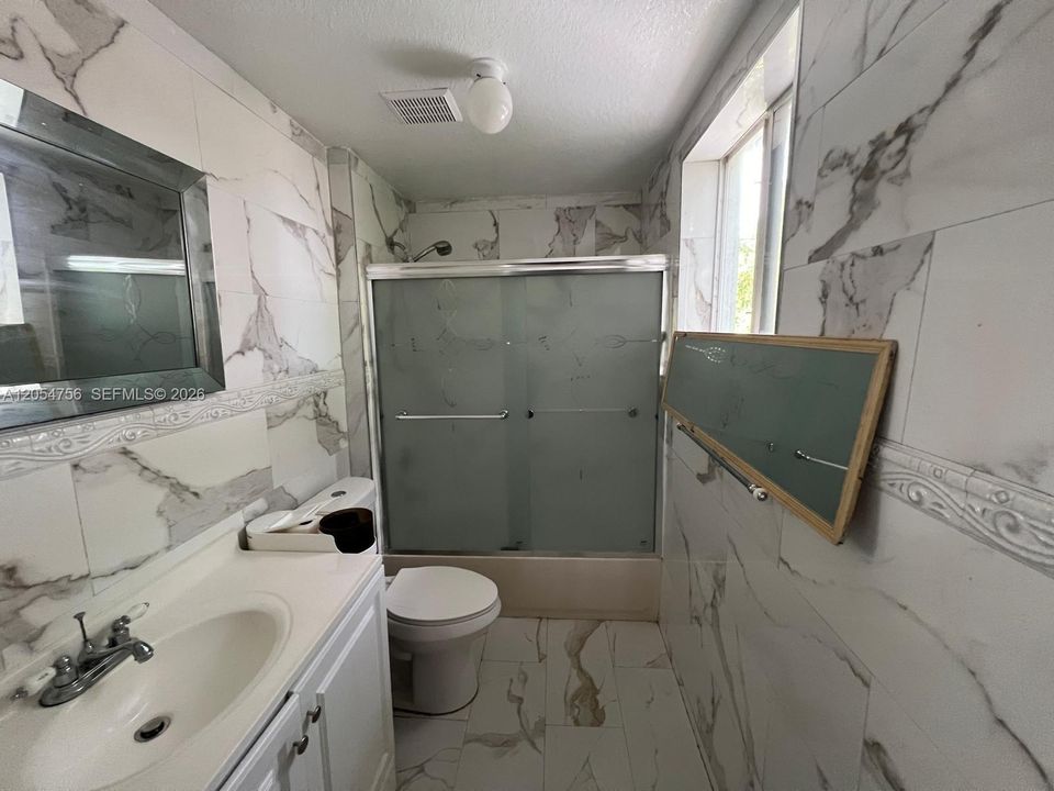 For Sale: $199,000 (2 beds, 2 baths, 940 Square Feet)