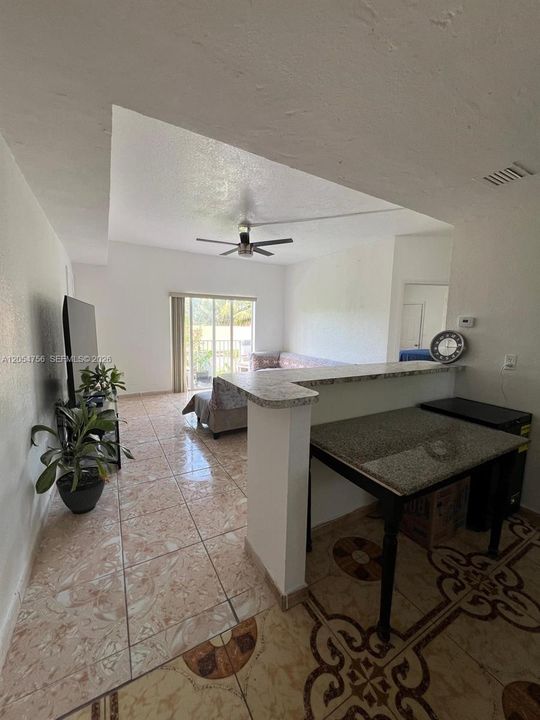 For Sale: $199,000 (2 beds, 2 baths, 940 Square Feet)