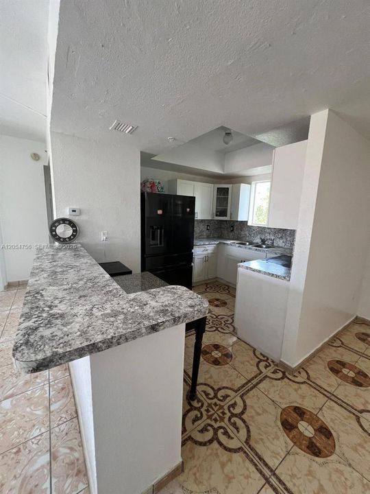For Sale: $199,000 (2 beds, 2 baths, 940 Square Feet)