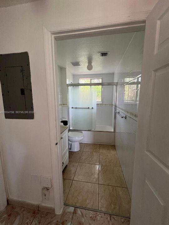 For Sale: $199,000 (2 beds, 2 baths, 940 Square Feet)