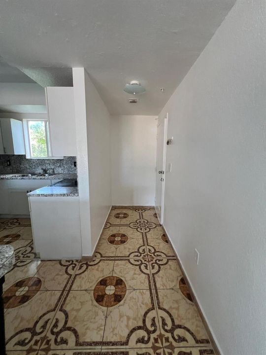 For Sale: $199,000 (2 beds, 2 baths, 940 Square Feet)