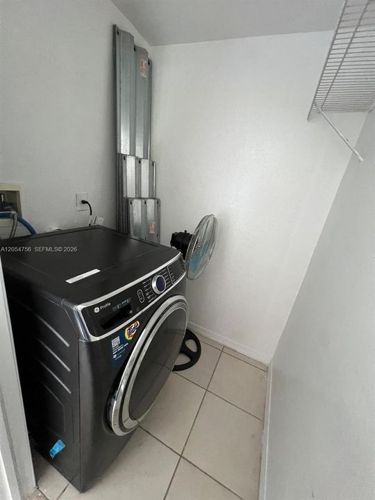For Sale: $199,000 (2 beds, 2 baths, 940 Square Feet)